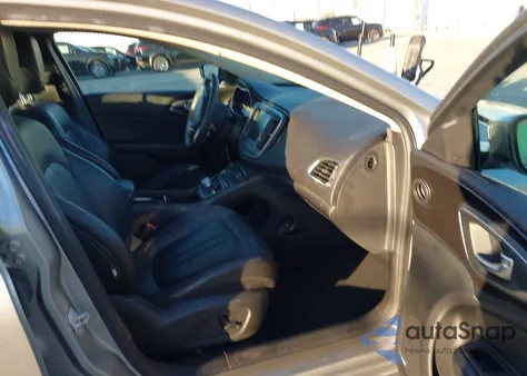 2015 Chrysler 200 C z USA, uszkodzony, nr VIN 1C3CCCCG1FN583029